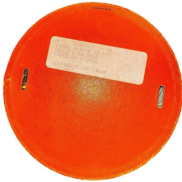 HERMÈS COSMOS Pleats Carre Silk 100% Scarf W/Box - Picture 14 of 14